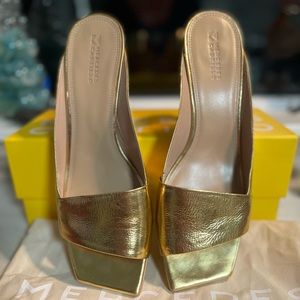 Mercedes Castillo Maisie GOLD Crinkle Metallic Lea size 10/40